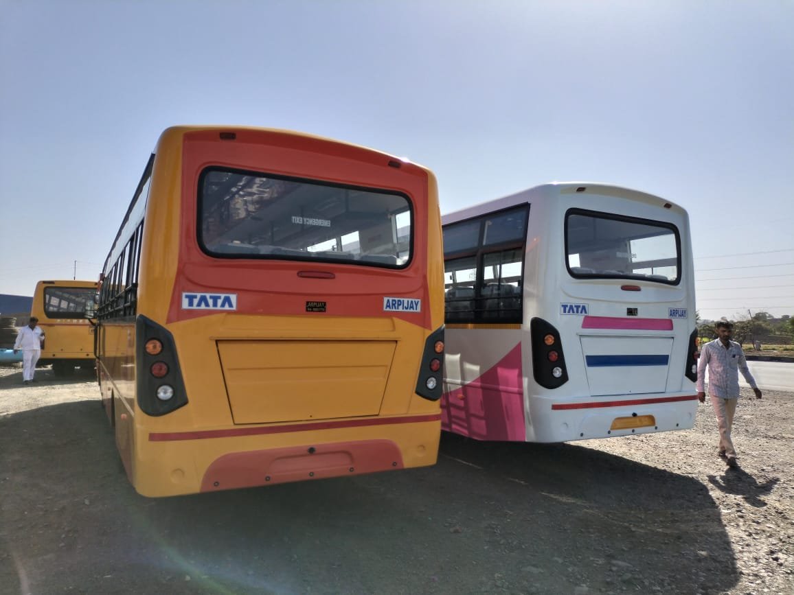 9 Seater tempo traveller hire in Mumbai