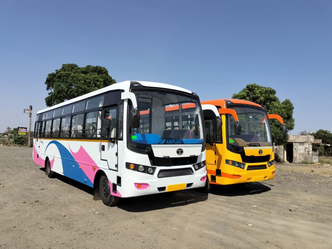 5 benefits of hiring SML Bus